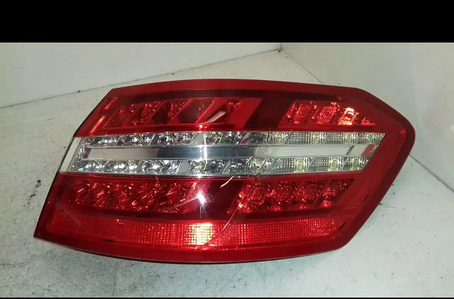 Feu arrière droit Mercedes-benz CLASSE E (W212) E 220 cdi - bluetec (212.001, 212.002) (2009-2016) occasion