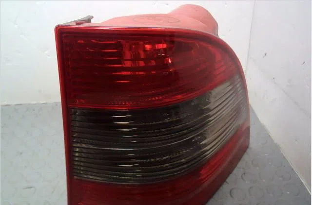 Feu arrière droit Mercedes-benz CLASSE M (W163) Ml 270 cdi (163.113) (1999-2005) occasion