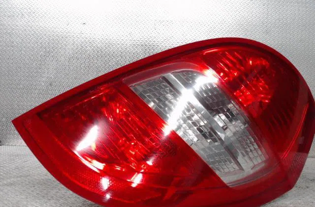 Feu arrière droit MERCEDES CLASSE A 169  CLASSE A 169 PHASE 2 occasion