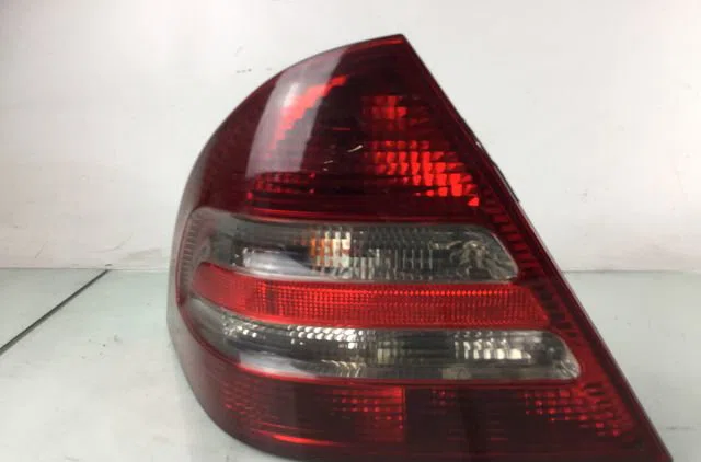 Feu arrière droit MERCEDES CLASSE C 2004 occasion
