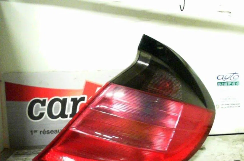 Feu arrière droit MERCEDES CLASSE C 203 COUPE SPORT  CLASSE C 203 COUPE SPORT PHASE 1 occasion