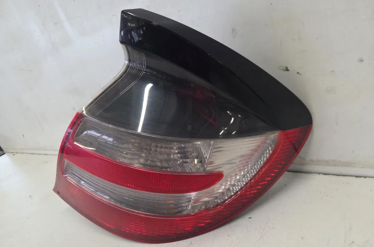 Feu arrière droit MERCEDES CLASSE C 203 COUPE SPORT PHASE 1 occasion