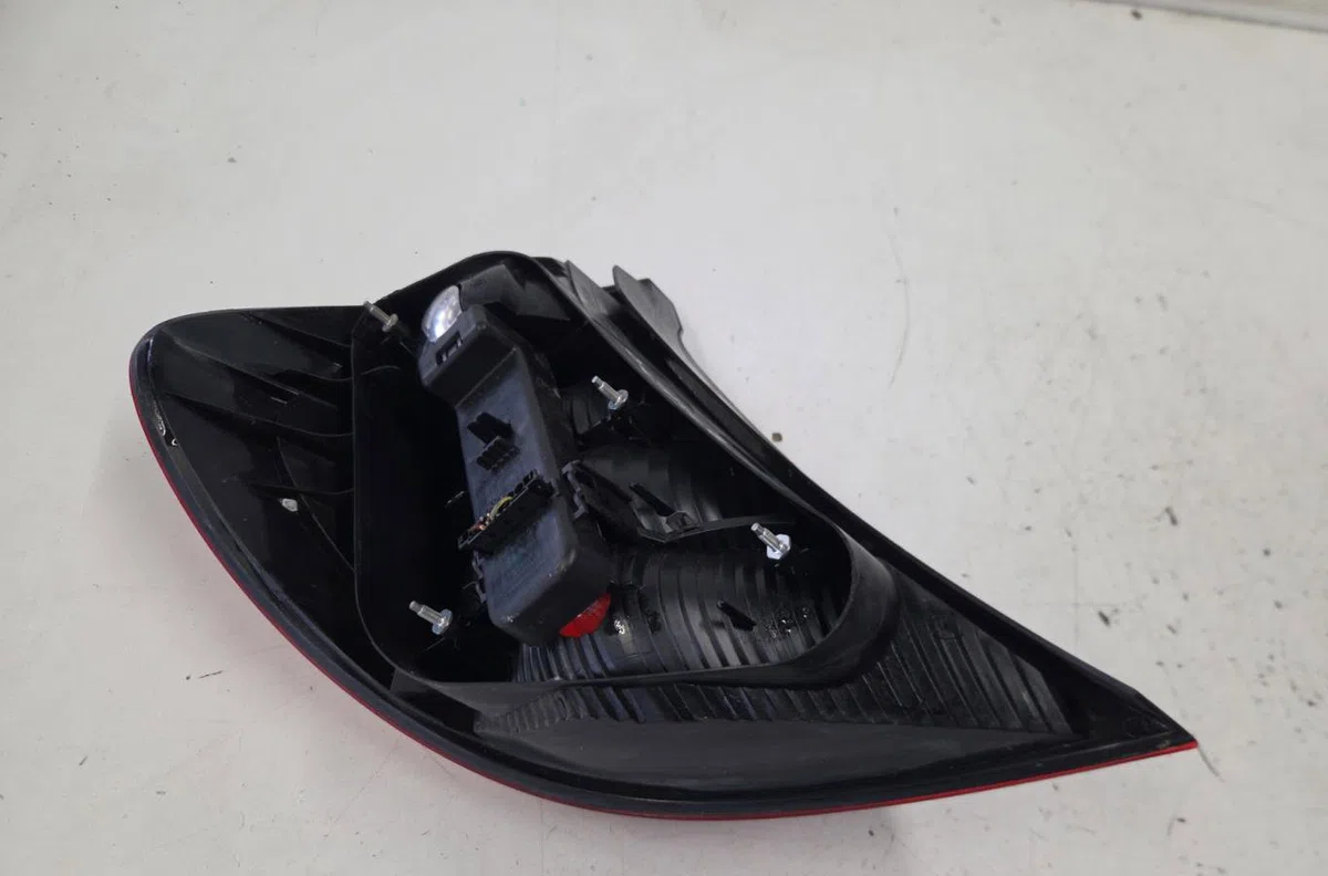 Feu arrière droit MERCEDES CLASSE C 203 COUPE SPORT PHASE 1 occasion