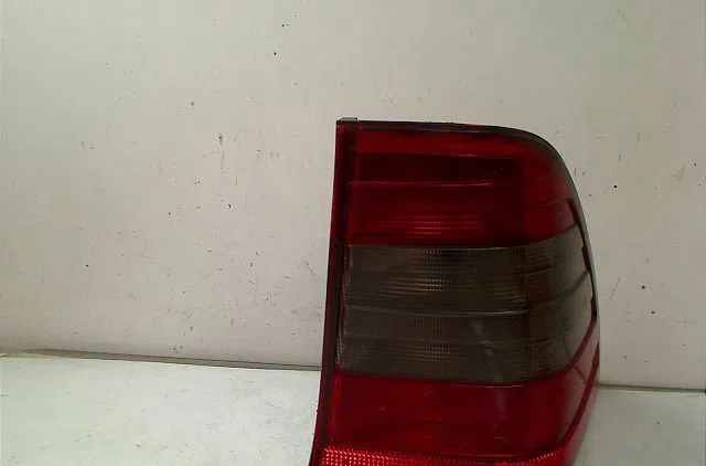 Feu arrière droit MERCEDES CLASSE C I 2000 occasion