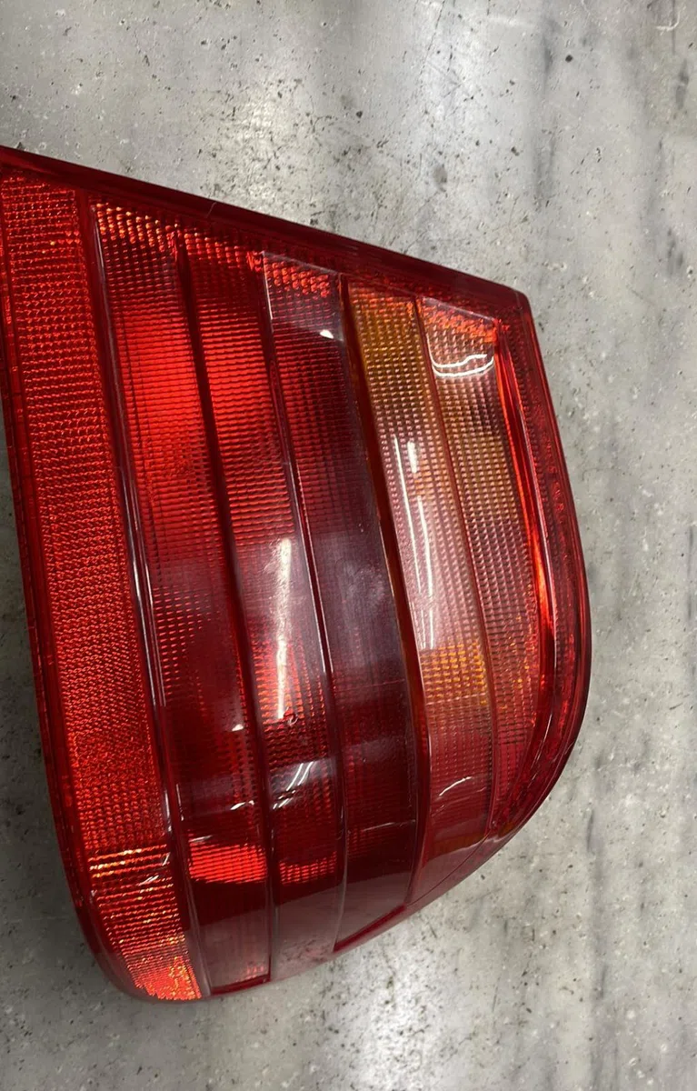 Feu arrière droit MERCEDES CLASSE E 210 PHASE 1 occasion