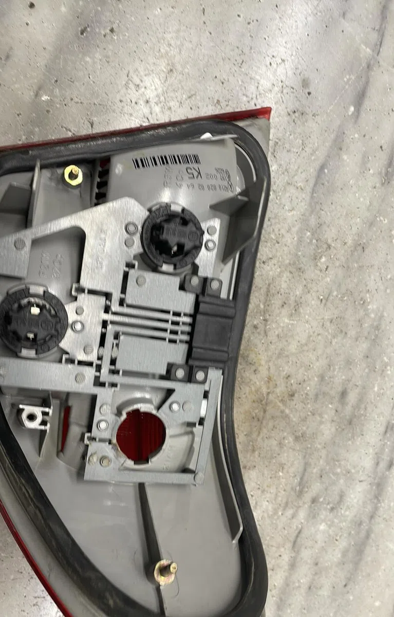 Feu arrière droit MERCEDES CLASSE E 210 PHASE 1 occasion