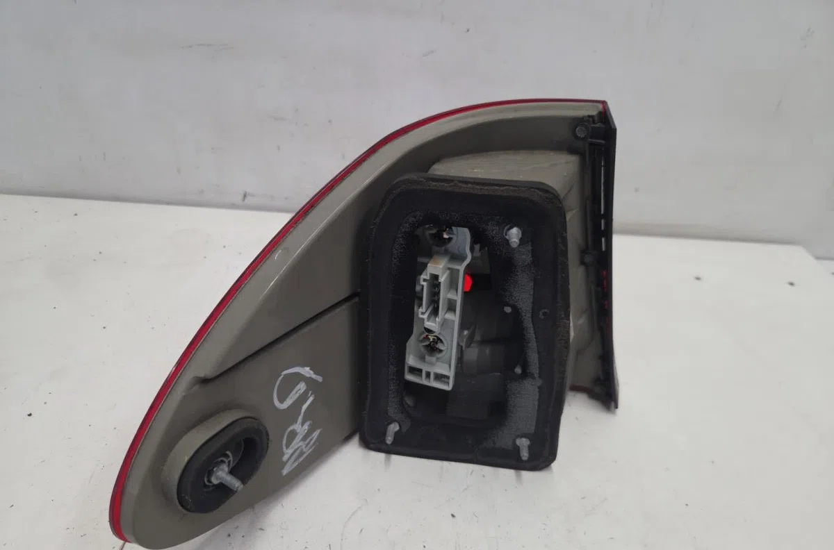Feu arrière droit MERCEDES CLASSE E 211 PHASE 1 BREAK occasion