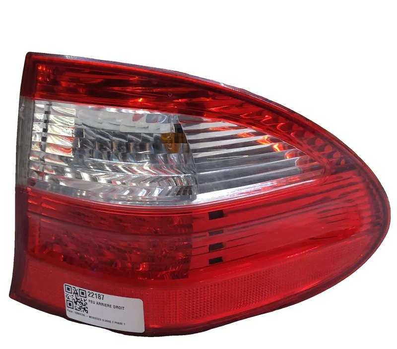 FEU ARRIERE DROIT MERCEDES CLASSE E A2118201264