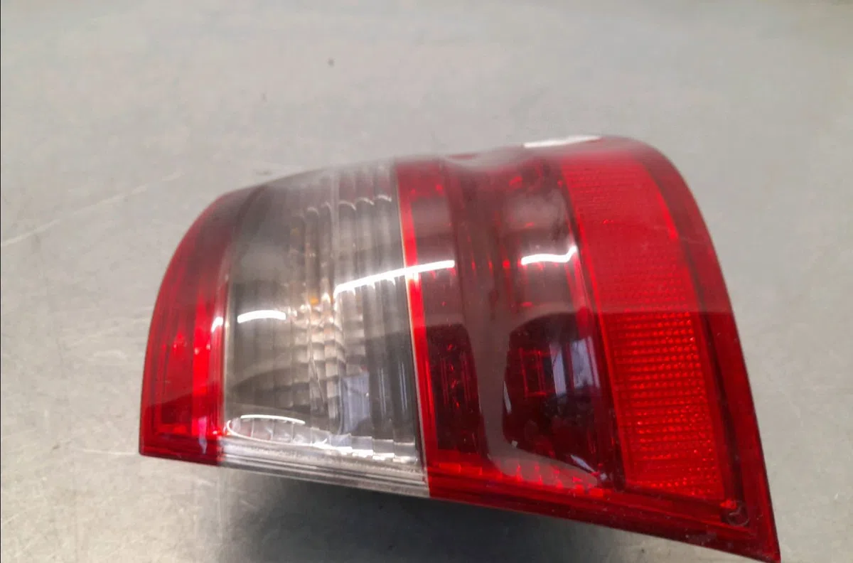 Feu arrière droit MERCEDES CLASSE E III  E 320 CDI 204ch occasion
