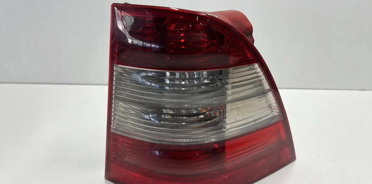 Feu arrière droit MERCEDES CLASSE M 163 PHASE 2 occasion