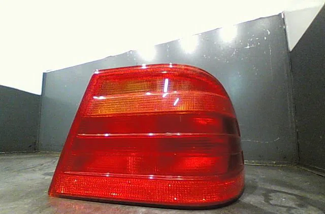 Feu arrière droit MERCEDES E300 1996 occasion