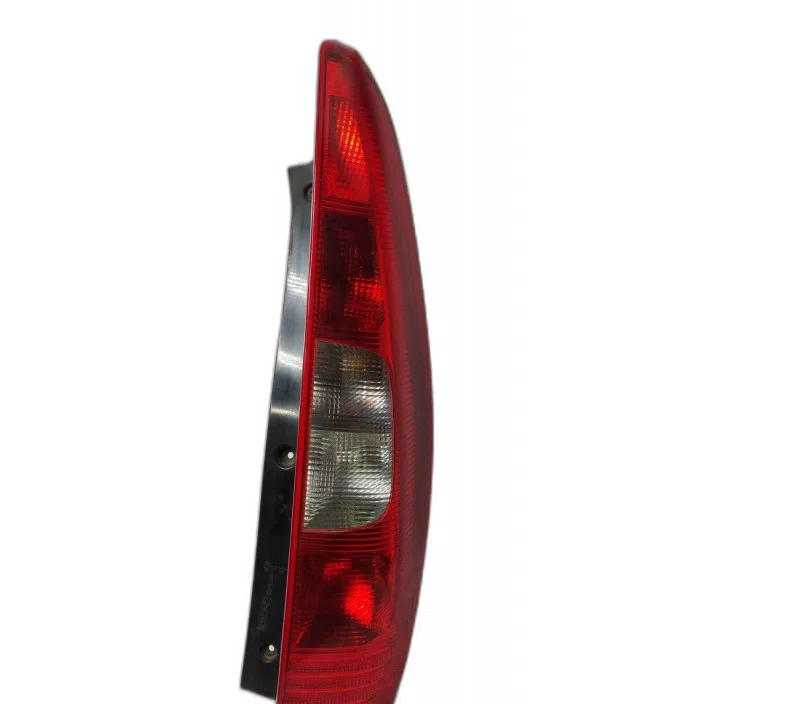 FEU ARRIERE DROIT MITSUBISHI COLT VI 8330A054