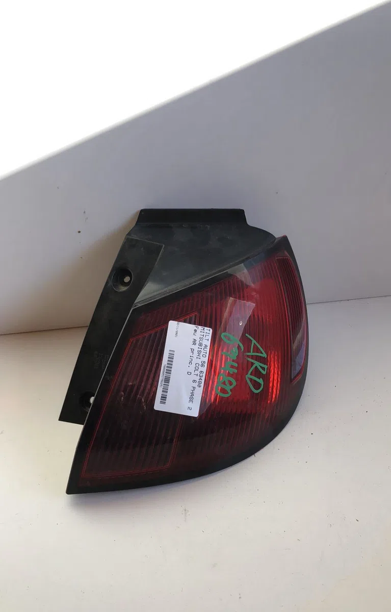 Feu arrière droit Mitsubishi COLT VI (Z3_A, Z2_A) 1.1 (z31a, z32a) (2004-2012) occasion