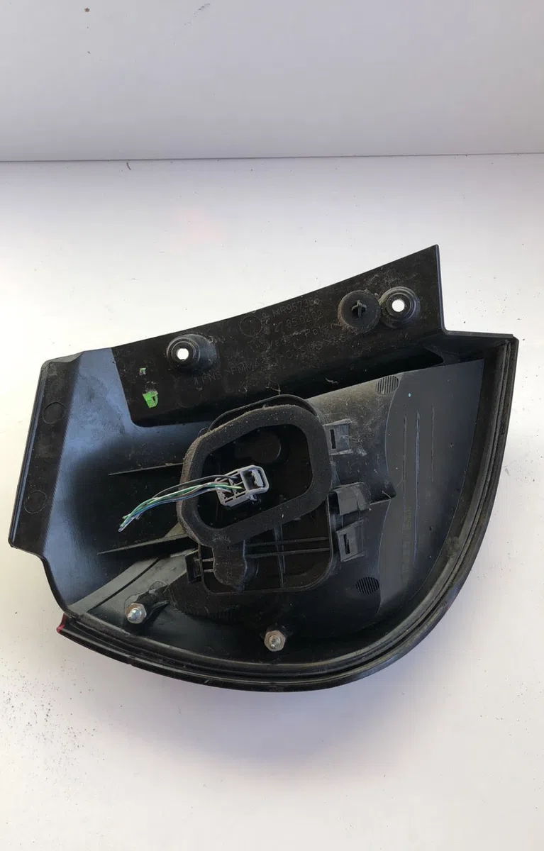 Feu arrière droit Mitsubishi COLT VI (Z3_A, Z2_A) 1.1 (z31a, z32a) (2004-2012) occasion