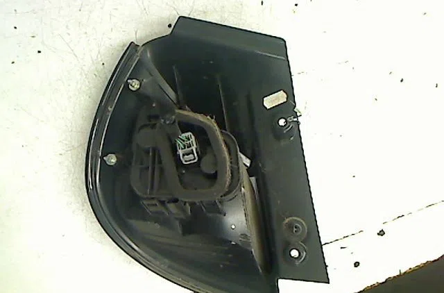 Feu arrière droit Mitsubishi COLT VI (Z3_A, Z2_A) 1.1 (z31a, z32a) (2004-2012) occasion
