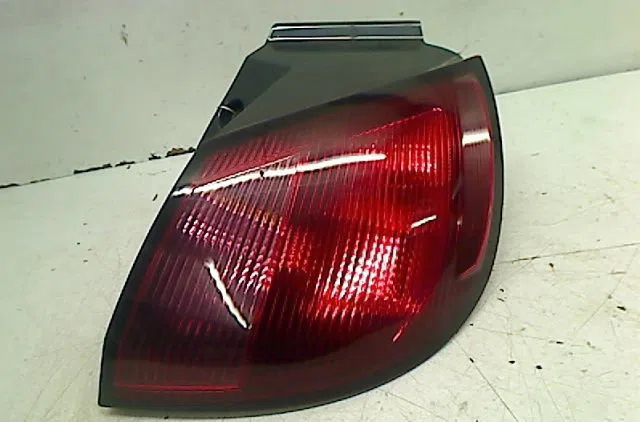 Feu arrière droit Mitsubishi COLT VI (Z3_A, Z2_A) 1.1 (z31a, z32a) (2004-2012) occasion