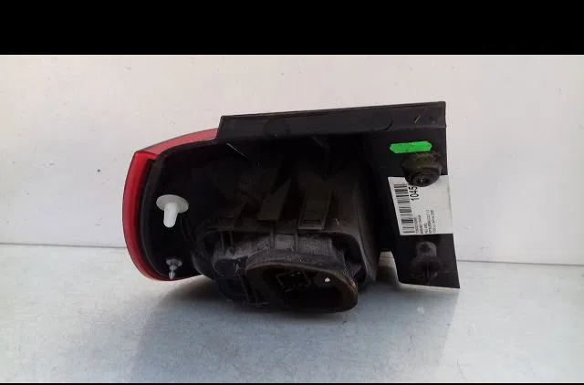 Feu arrière droit Mitsubishi COLT VI (Z3_A, Z2_A) 1.3 (z21a) (2004-2012) occasion