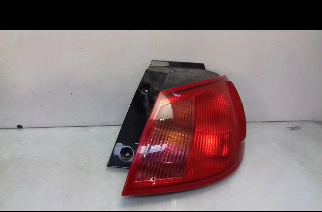 Feu arrière droit Mitsubishi COLT VI (Z3_A, Z2_A) 1.3 (z21a) (2004-2012) occasion