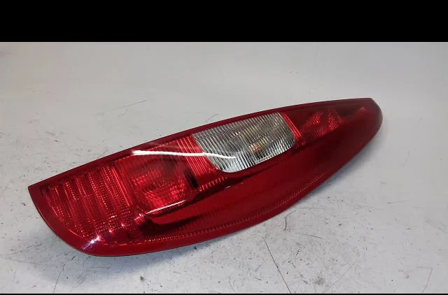 Feu arrière droit Mitsubishi COLT VI (Z3_A, Z2_A) 1.3 (z21a) (2004-2012) occasion