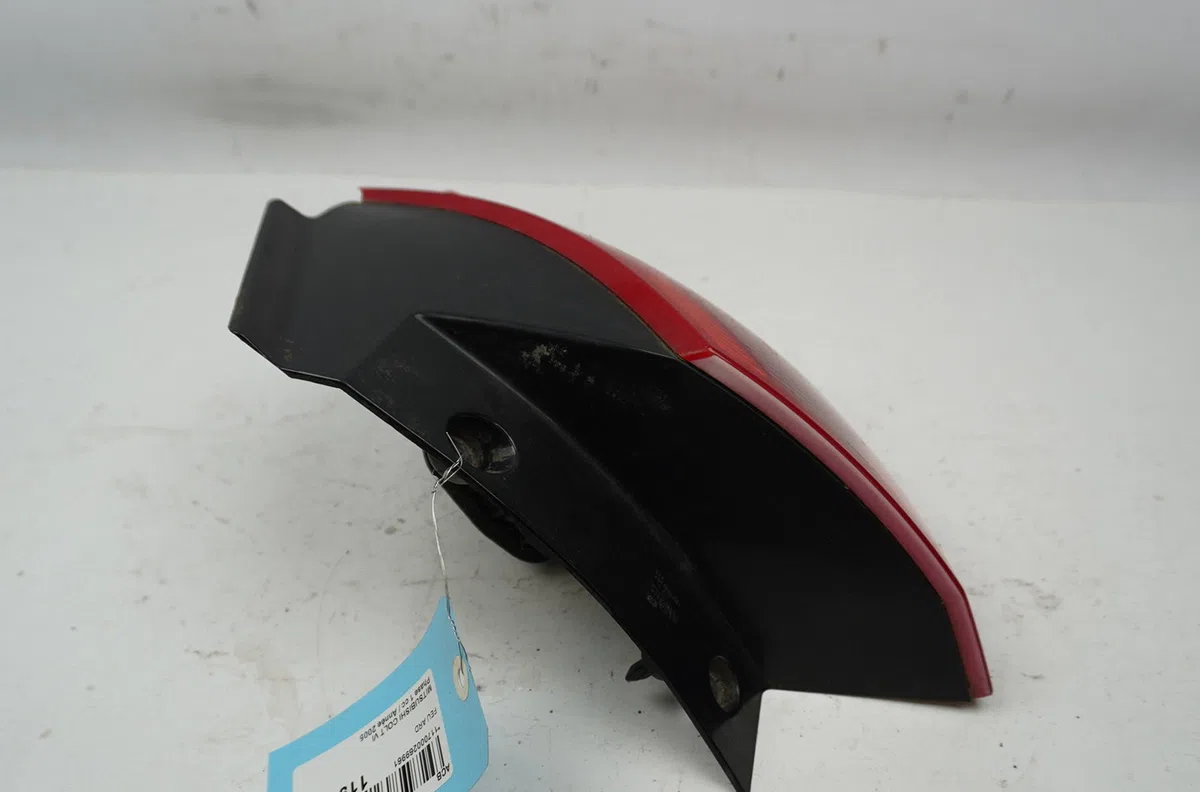 Feu arrière droit Mitsubishi COLT VI (Z3_A, Z2_A) 1.3 (z21a) (2004-2012) occasion