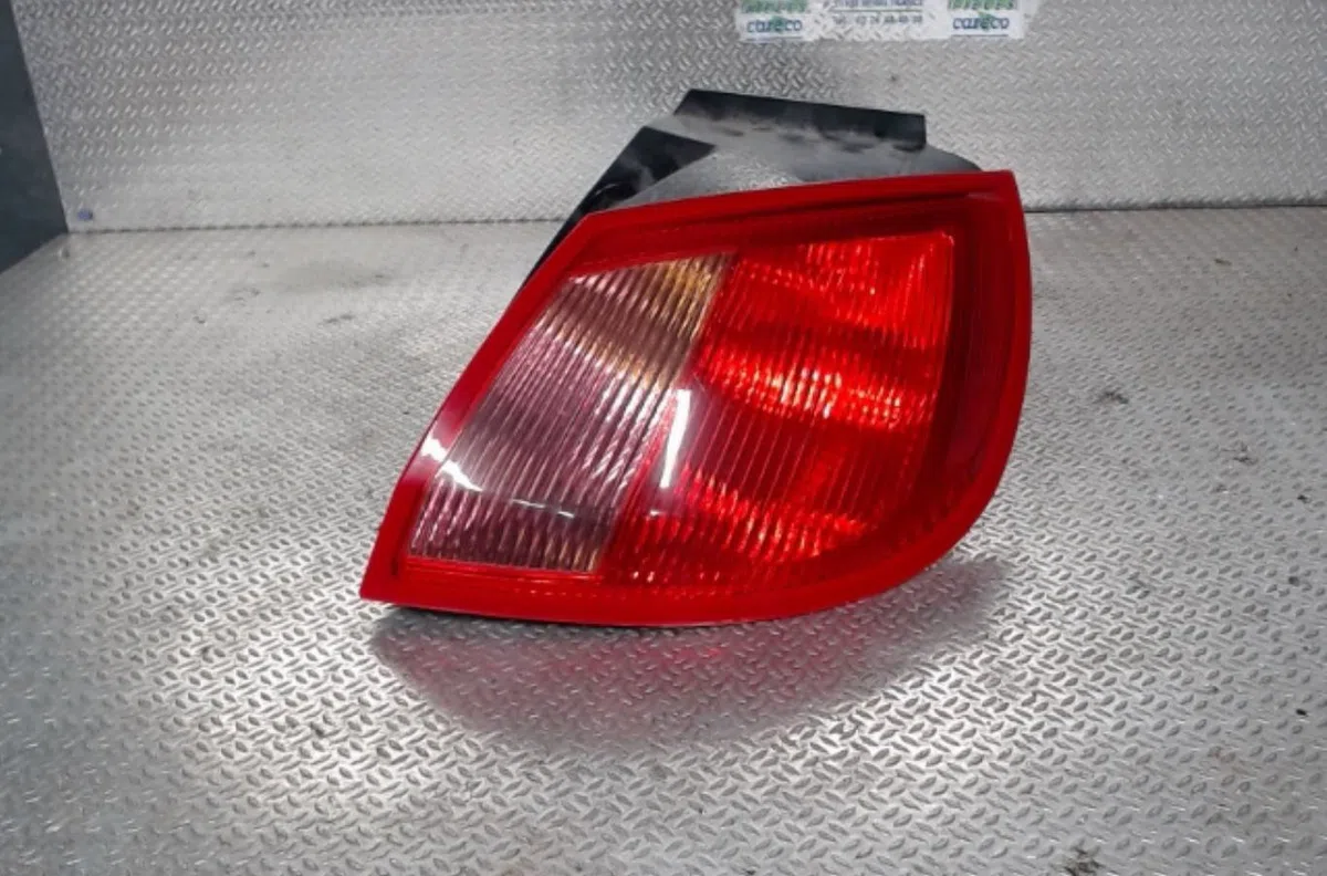 Feu arrière droit Mitsubishi COLT VI (Z3_A, Z2_A) 1.5 di-d (z39a) (2004-2012) occasion