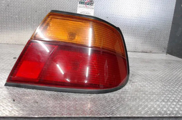 Feu arrière droit NISSAN ALMERA 1  ALMERA 1 PHASE 1 occasion