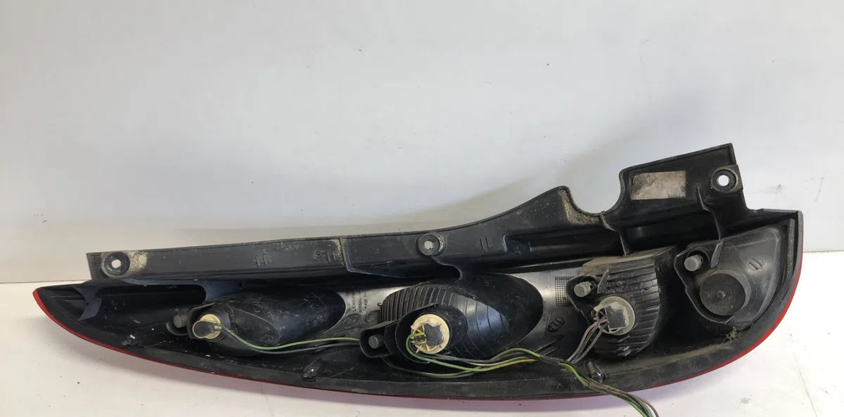 Feu arrière droit Nissan ALMERA TINO (V10) 2.2 dci (2000-2006) occasion