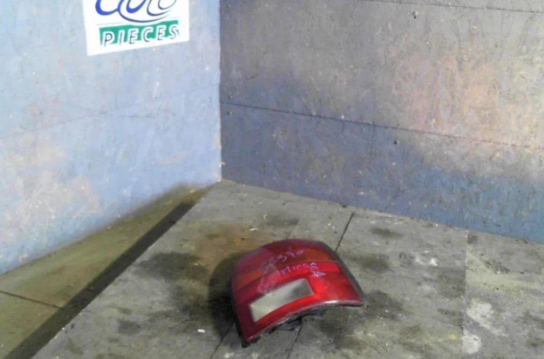 Feu arrière droit NISSAN MICRA 2  MICRA 2 PHASE 1 occasion
