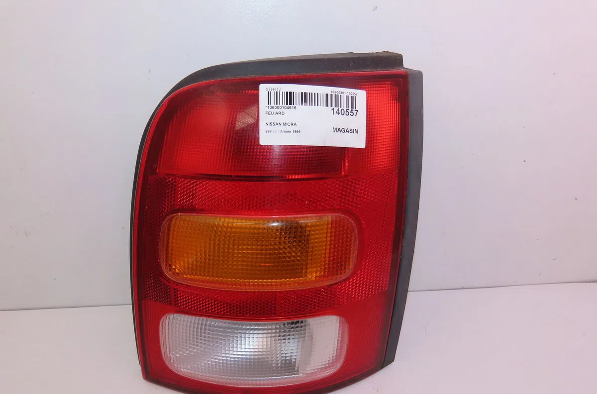 Feu arrière droit Nissan MICRA II (K11) 1.0 i 16v (1992-2000) occasion