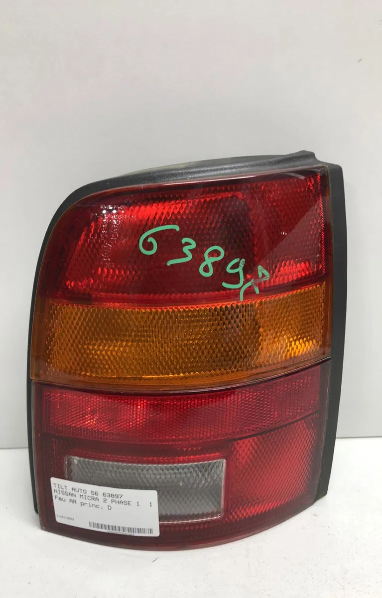 Feu arrière droit Nissan MICRA II (K11) 1.0 i 16v (1992-2000) occasion