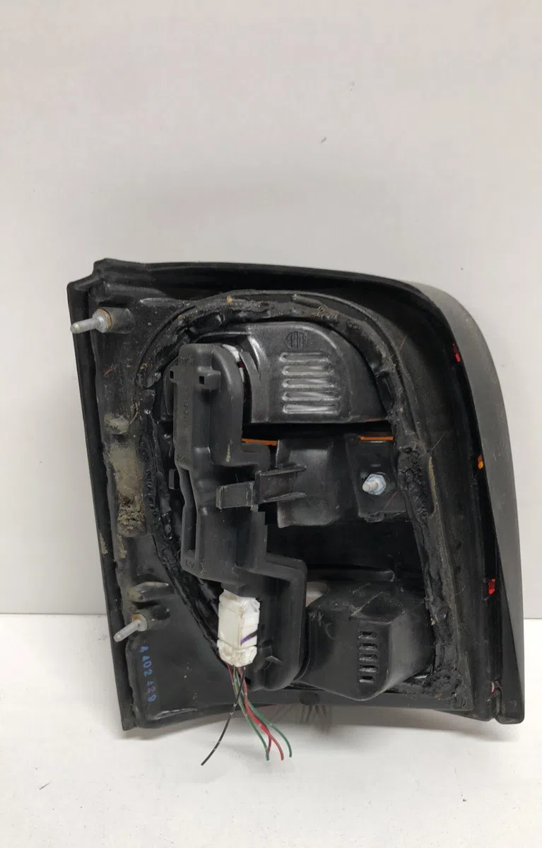 Feu arrière droit Nissan MICRA II (K11) 1.0 i 16v (1992-2000) occasion