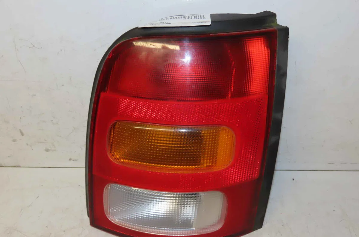 Feu arrière droit NISSAN MICRA II occasion