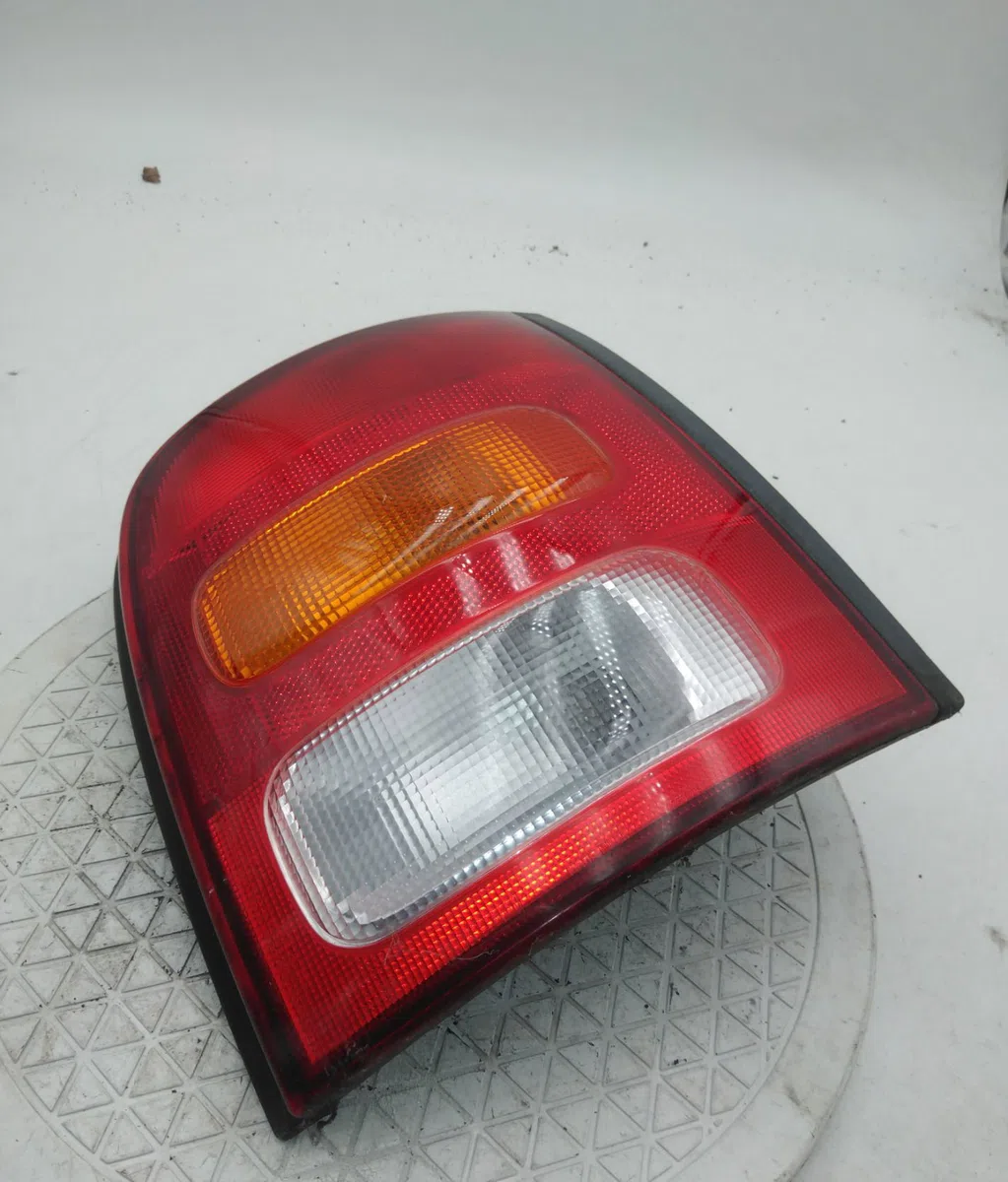 Feu arrière droit NISSAN MICRA II occasion