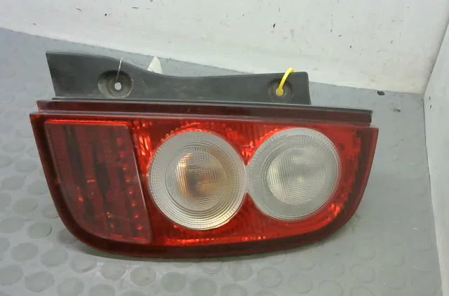 Feu arrière droit Nissan MICRA III (K12) 1.4 16v (2003-2010) occasion