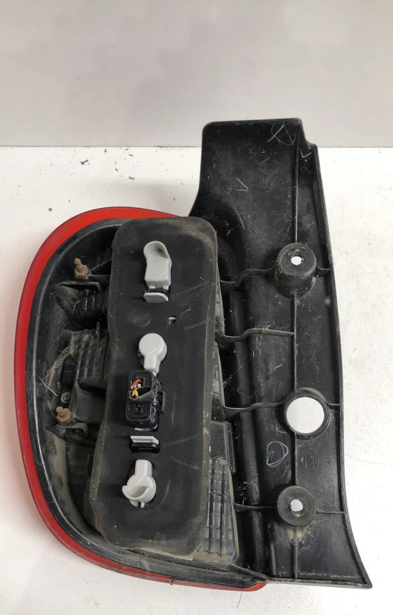 Feu arrière droit Nissan MICRA IV (K13K) 1.2 (2010-2015) occasion