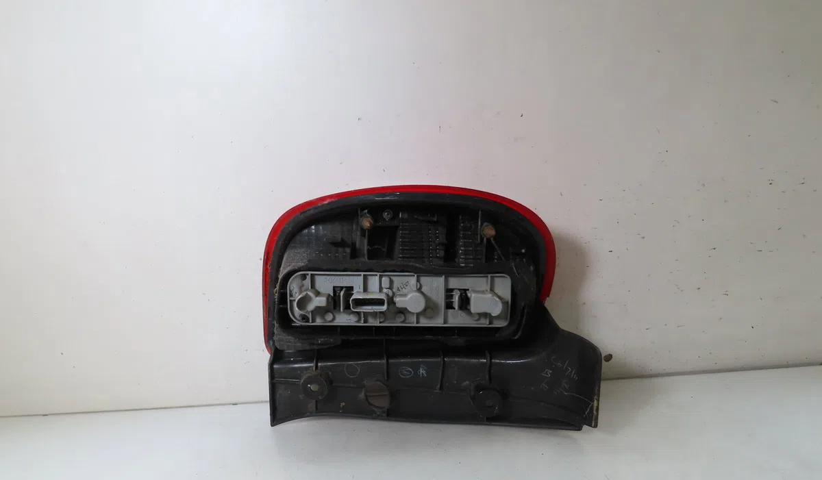 Feu arrière droit Nissan MICRA IV (K13K) 1.2 dig-s (2011-2015) occasion
