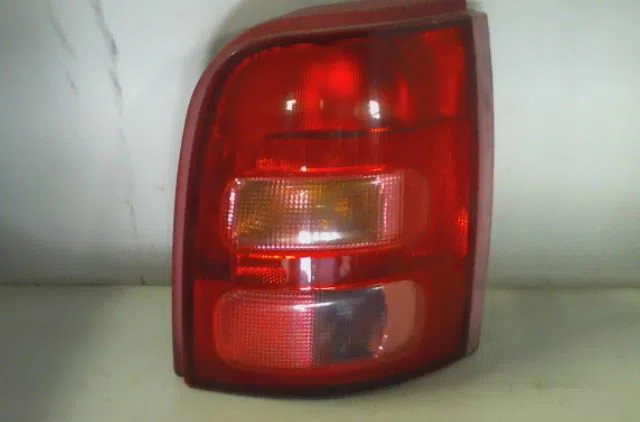 Feu arrière droit NISSAN MICRA occasion