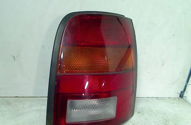 Feu arrière droit NISSAN MICRA occasion