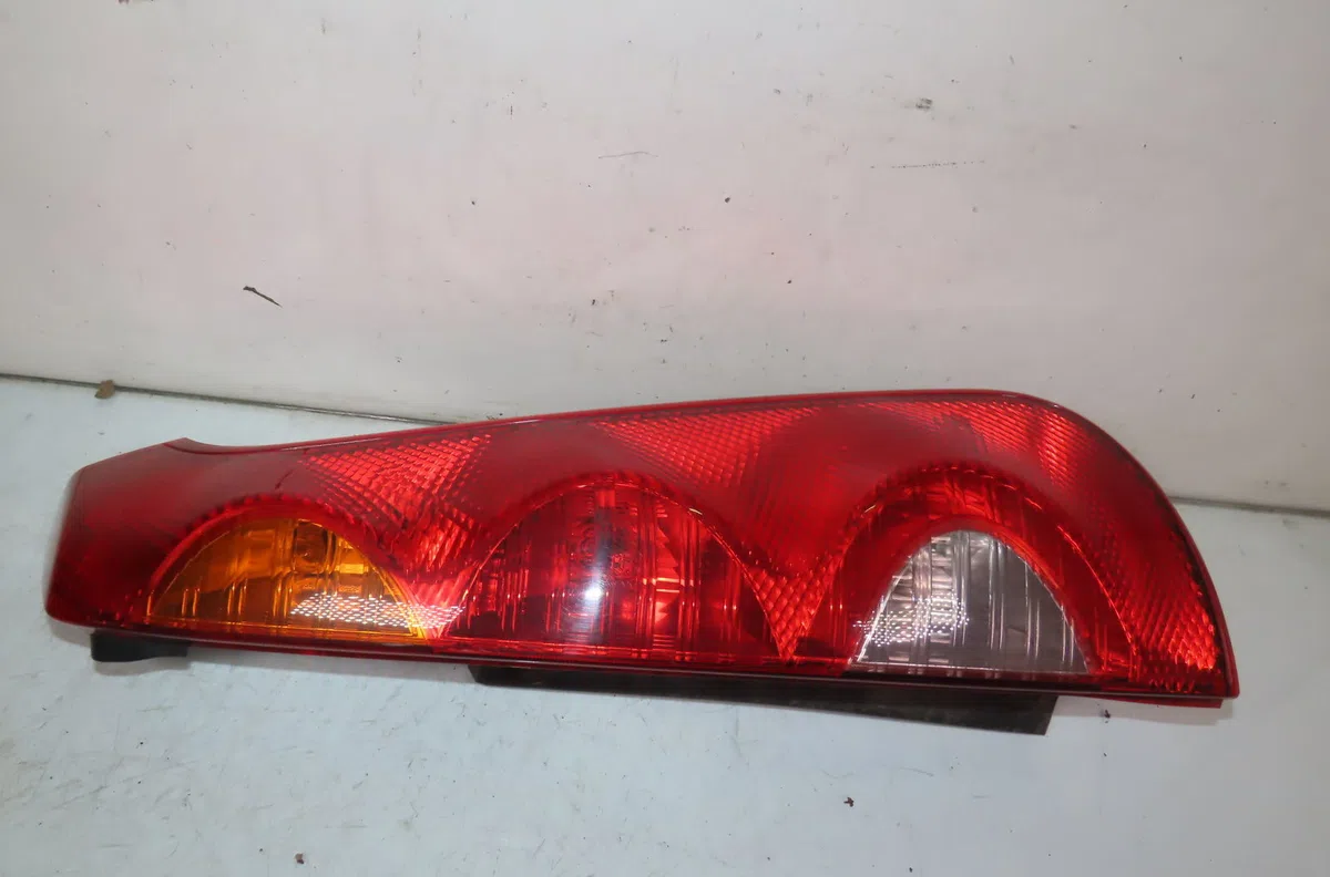 Feu arrière droit Nissan NOTE (E11, NE11) 1.4 (2006-2012) occasion