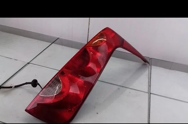 Feu arrière droit Nissan NOTE (E11, NE11) 1.5 dci (2010-2012) occasion