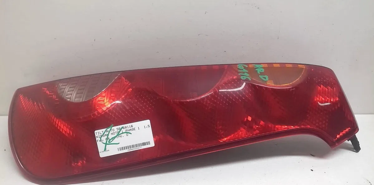 Feu arrière droit Nissan NOTE (E11, NE11) 1.5 dci (2010-2012) occasion