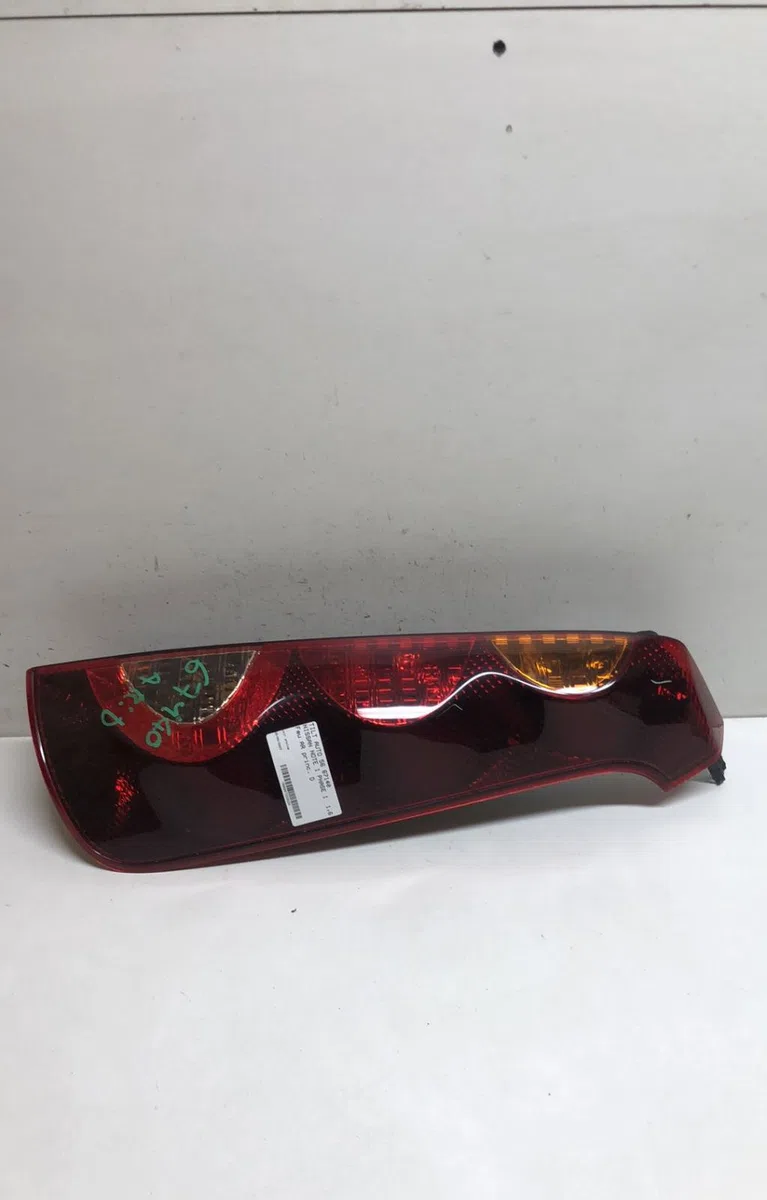 Feu arrière droit Nissan NOTE (E11, NE11) 1.6 (2006-2012) occasion