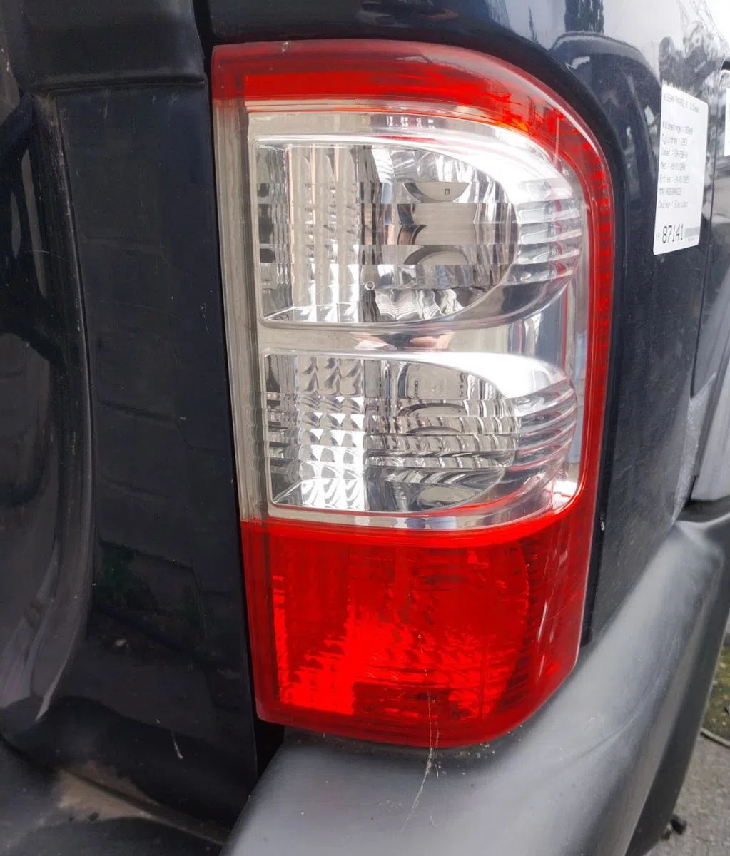Feu arrière droit Nissan PATROL GR V Wagon (Y61) 3.0 dti (2000) occasion