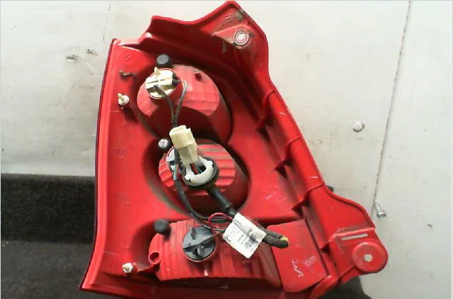 Feu arrière droit Nissan PIXO (UA0) 1.0 (2009) 5 portes occasion