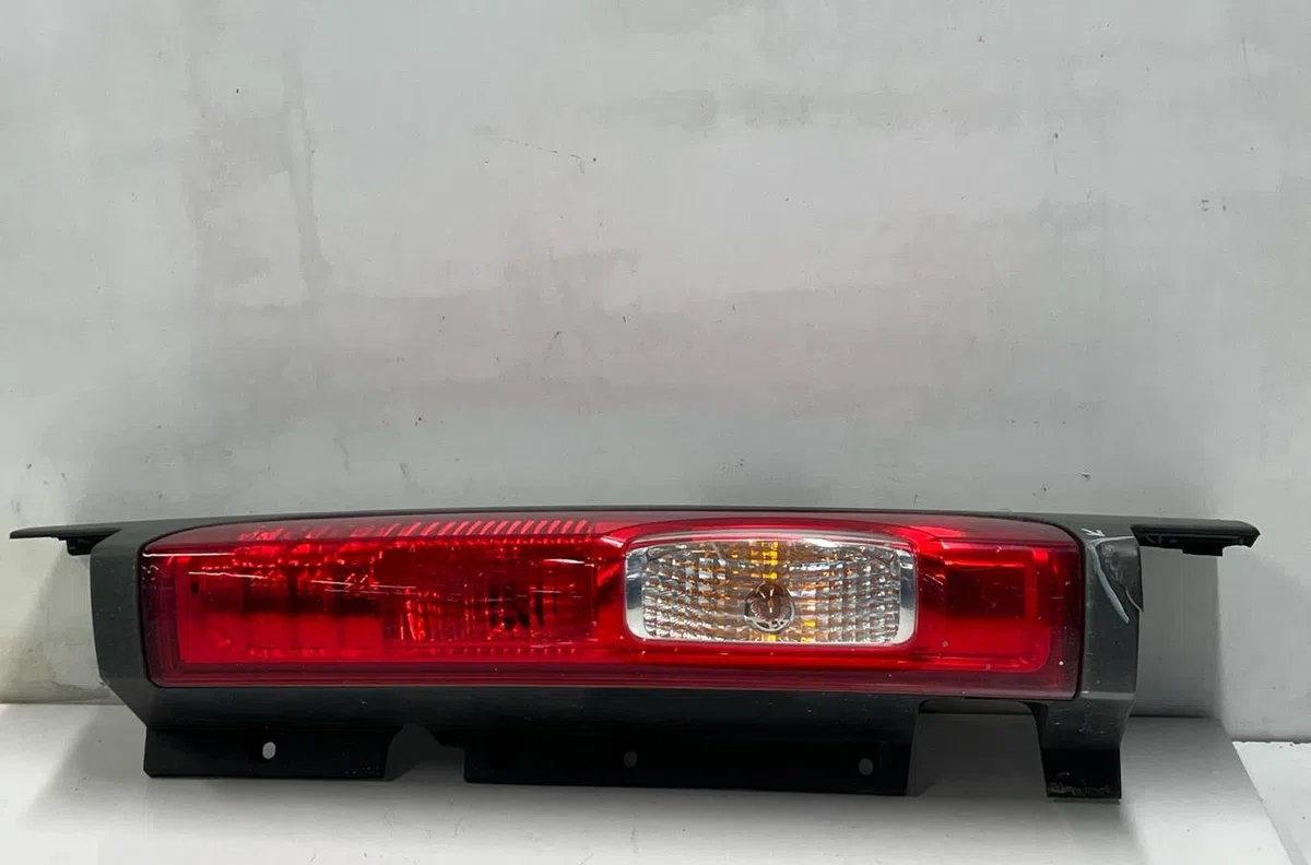 Feu arrière droit NISSAN PRIMASTAR 1 PHASE 2 occasion