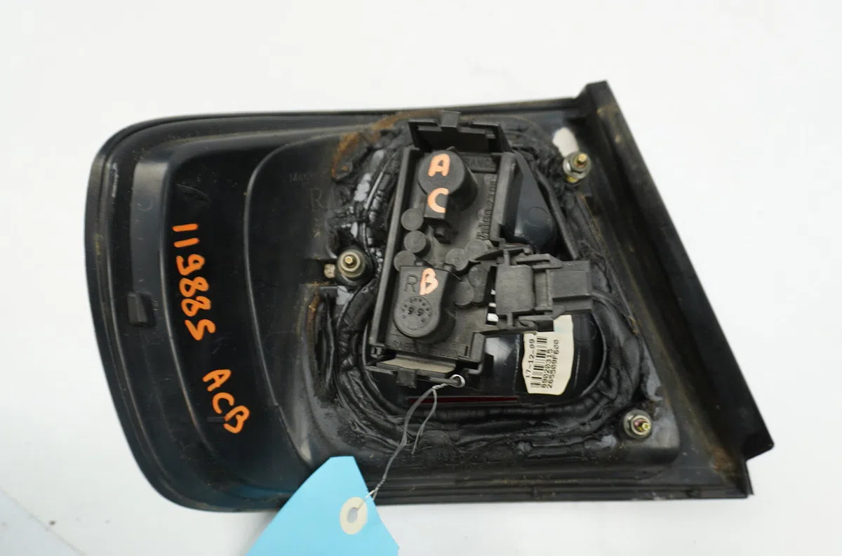 Feu arrière droit Nissan PRIMERA Hatchback (P11) 2.0 td (1996-2002) occasion