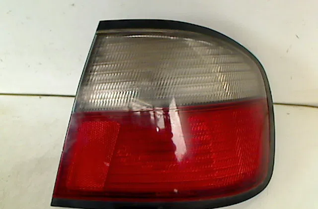 Feu arrière droit NISSAN PRIMERA II 1997 occasion