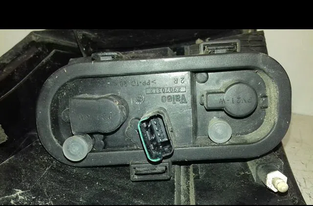 Feu arrière droit Nissan QASHQAI - QASHQAI 2 I (J10, NJ10, JJ10E) 2.0 dci traction intégrale (2007-2013) 5 portes occasi