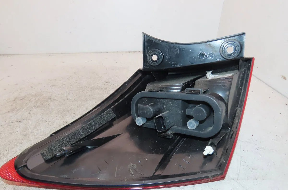 Feu arrière droit Nissan QASHQAI - QASHQAI 2 I (J10, NJ10, JJ10E) 2.0 traction intégrale (2007-2013) occasion