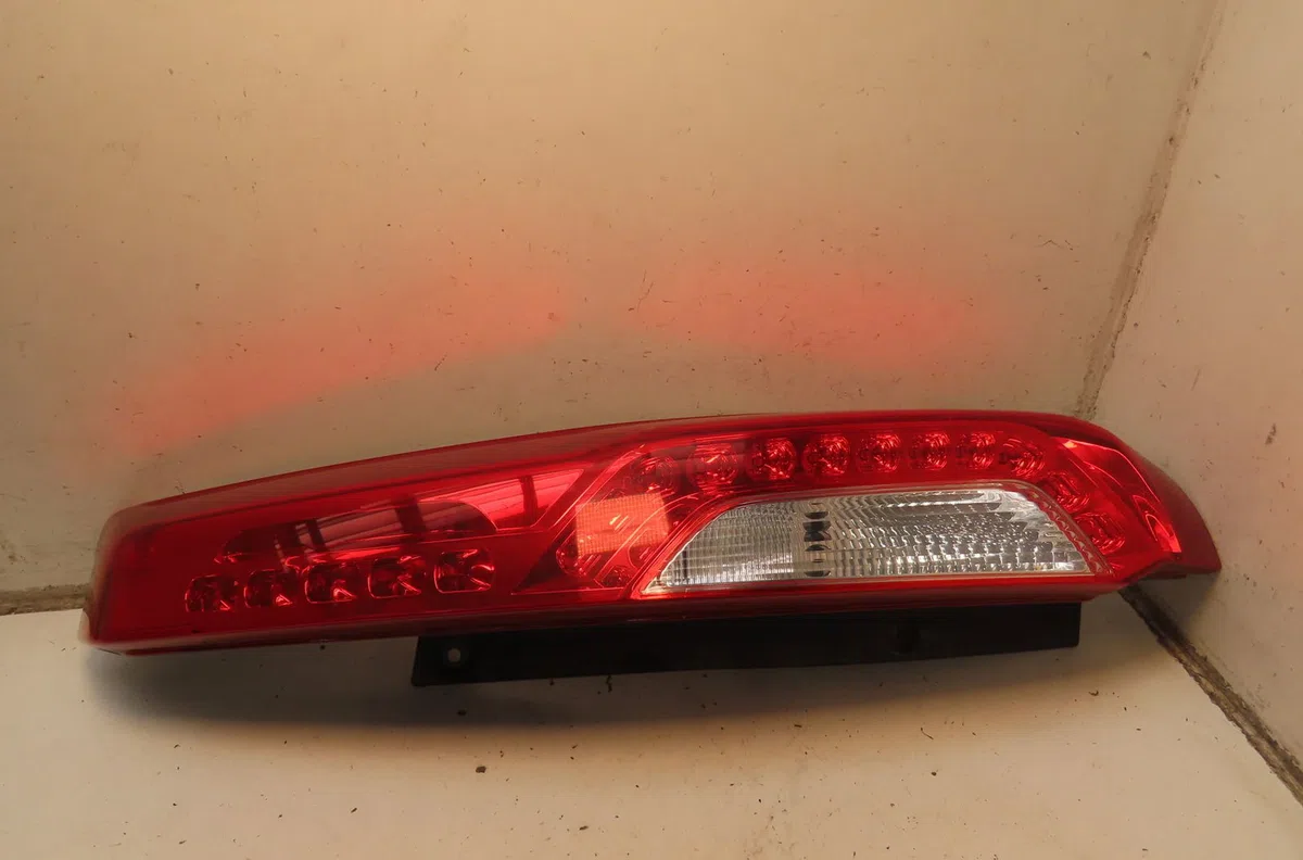 Feu arrière droit Nissan X-TRAIL II (T31) 2.0 dci 4x4 (2007-2013) occasion